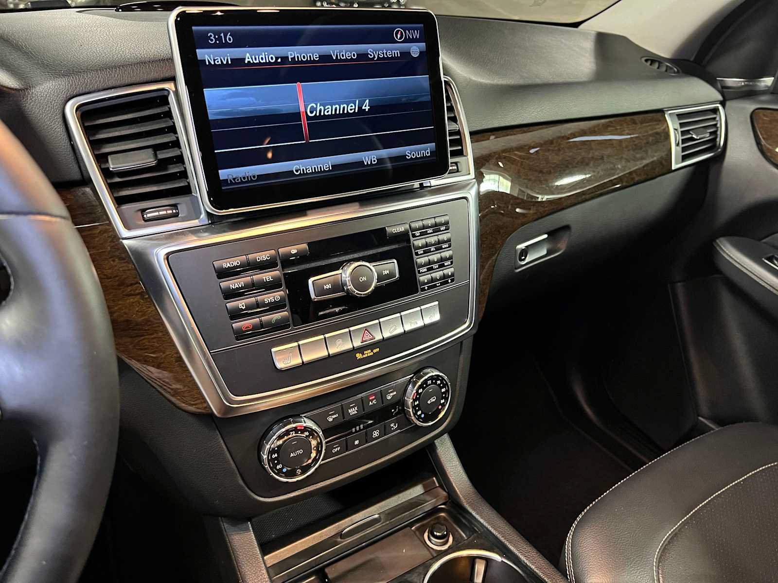 Used 2013 Mercedes-Benz ML 350 BlueTEC 4MATIC image 32