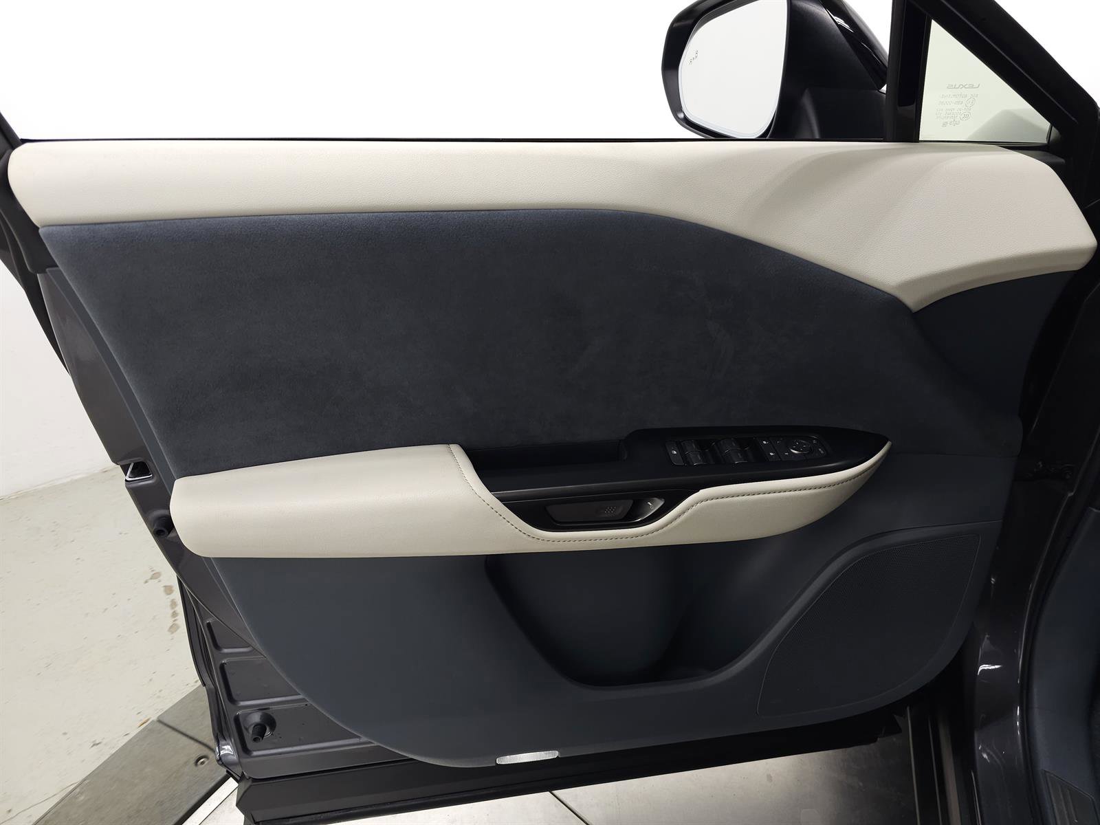 Used 2024 Lexus RZ 450e Premium w/ Accessory Package (Z1) image 14