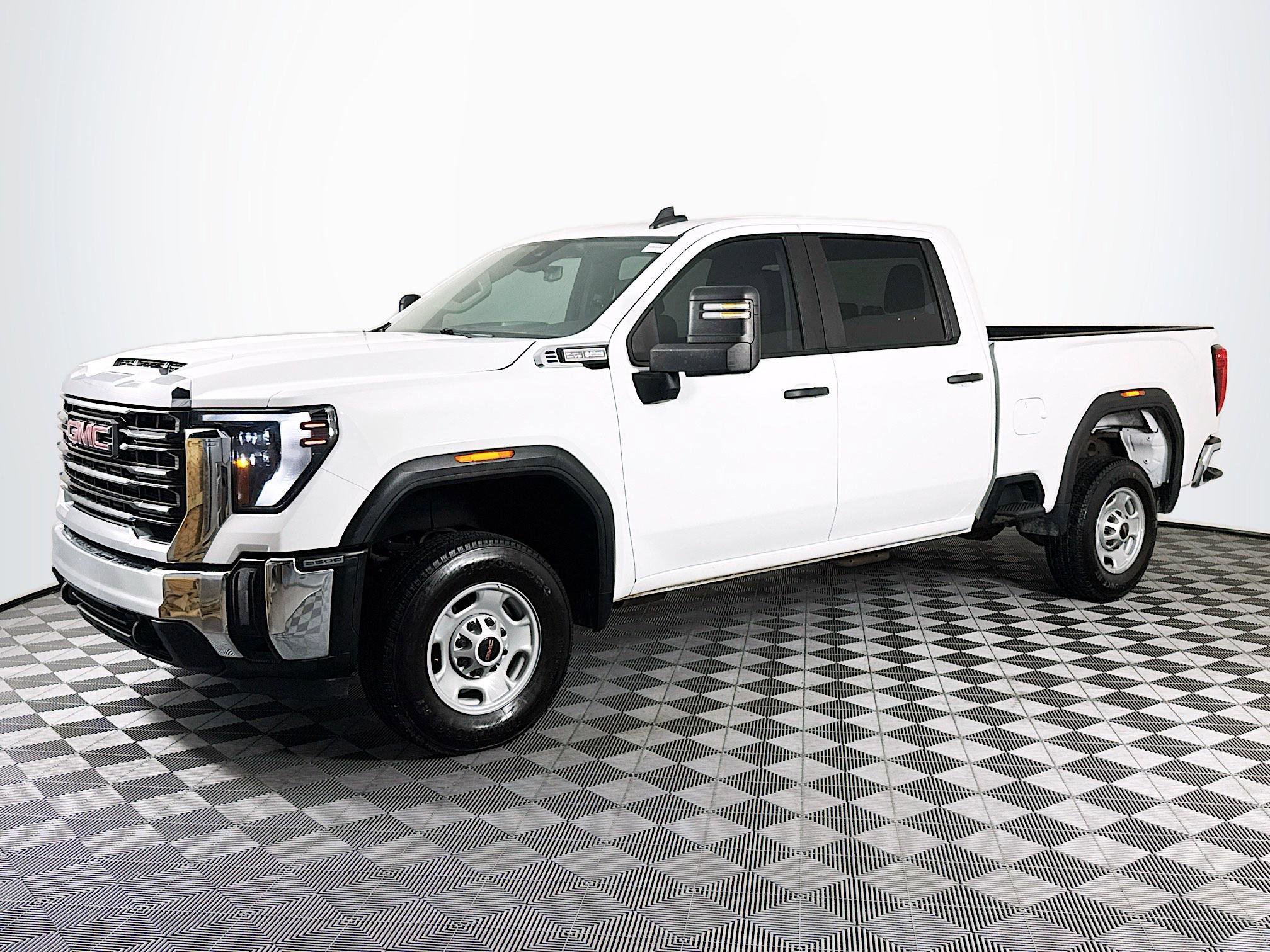 Used 2024 GMC Sierra 2500 Pro w/ Convenience Package image 4