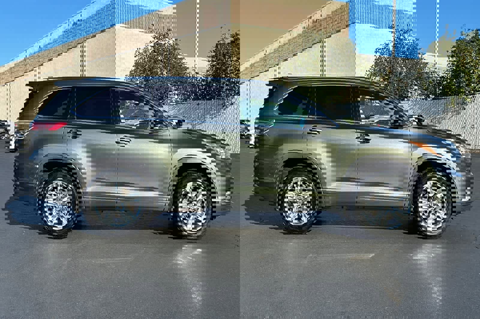 Used 2014 Toyota Highlander Limited image 6