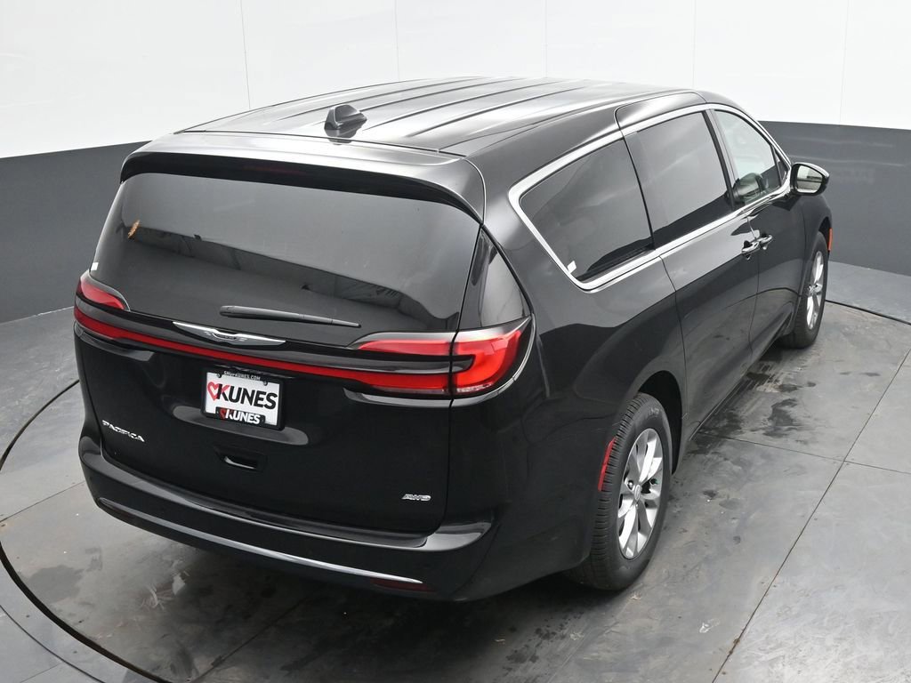 New 2026 Chrysler Pacifica Select AWD/4WD image 31