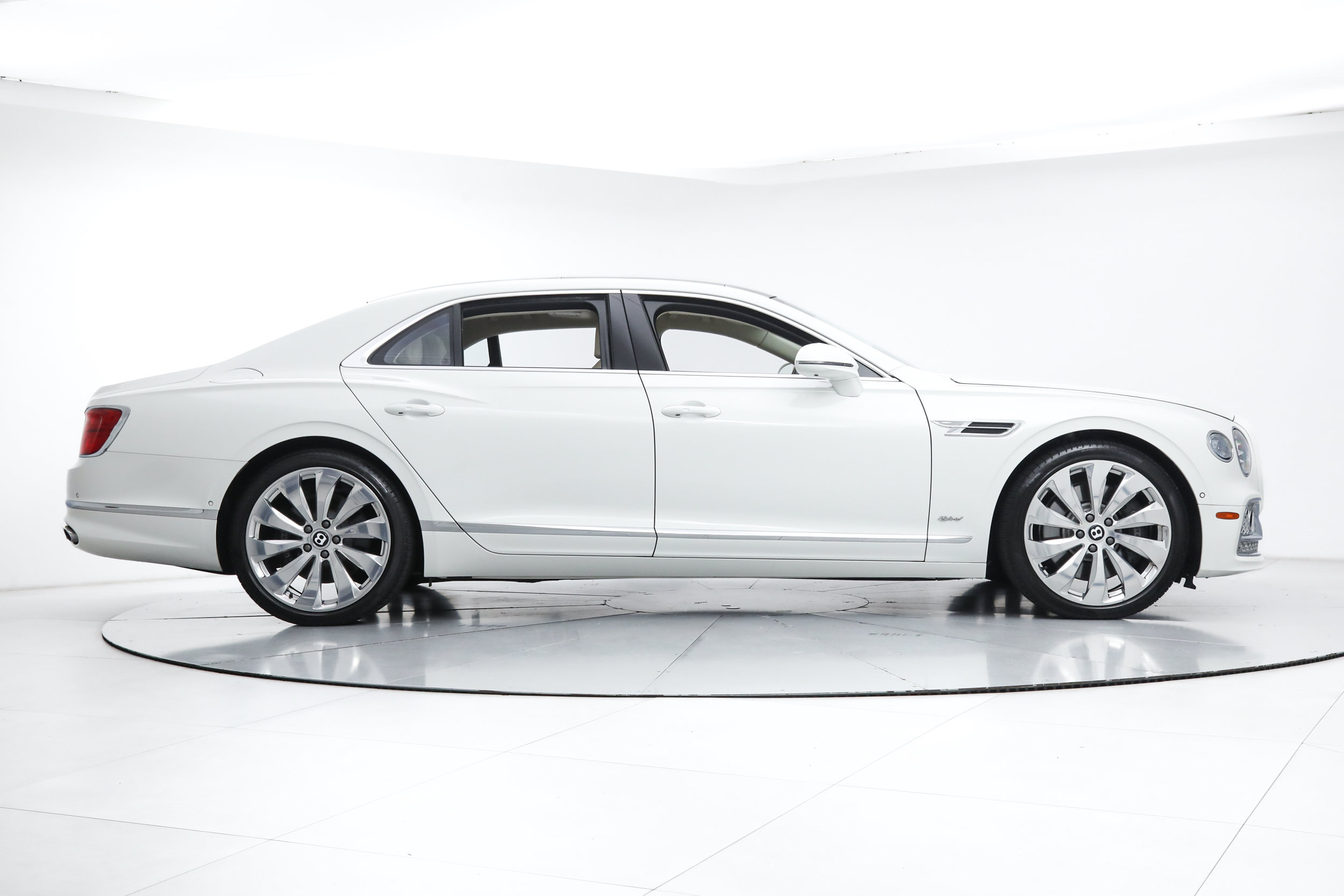 Used 2022 Bentley Flying Spur Plug-In Hybrid AWD/4WD image 6