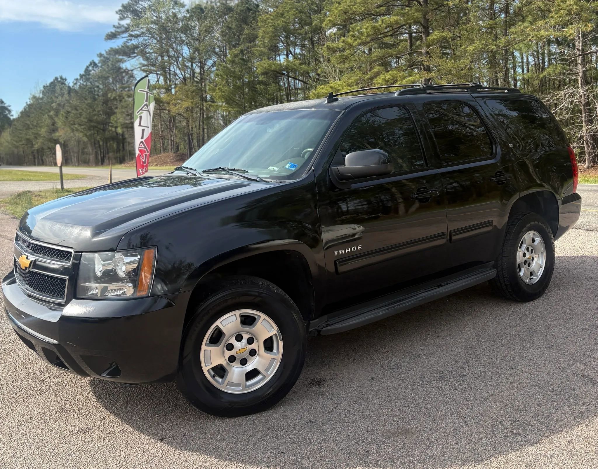 Used 2013 Chevrolet Tahoe LT w/ Luxury Package AWD/4WD image 3