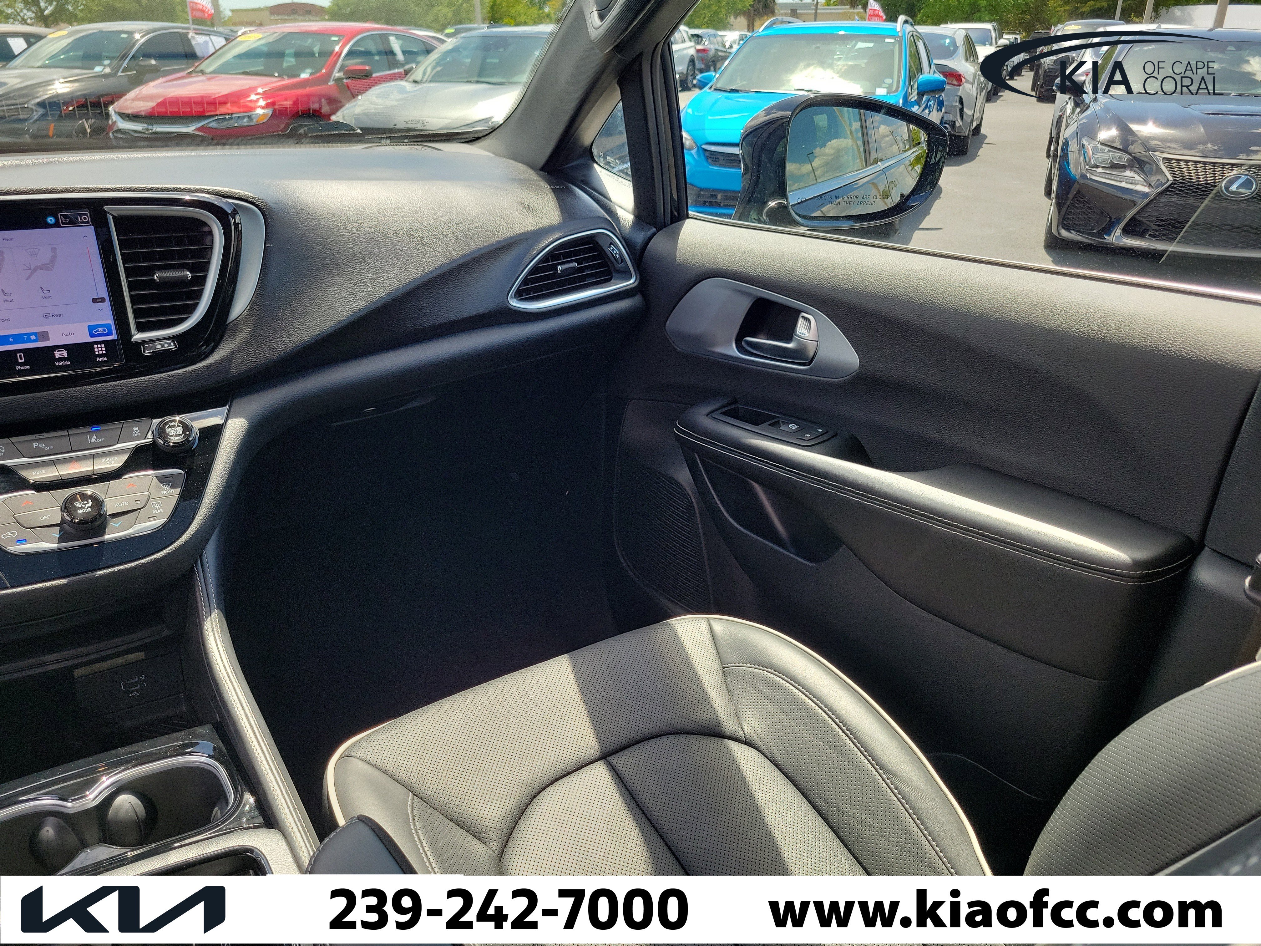 Used 2026 Chrysler Pacifica Limited image 17