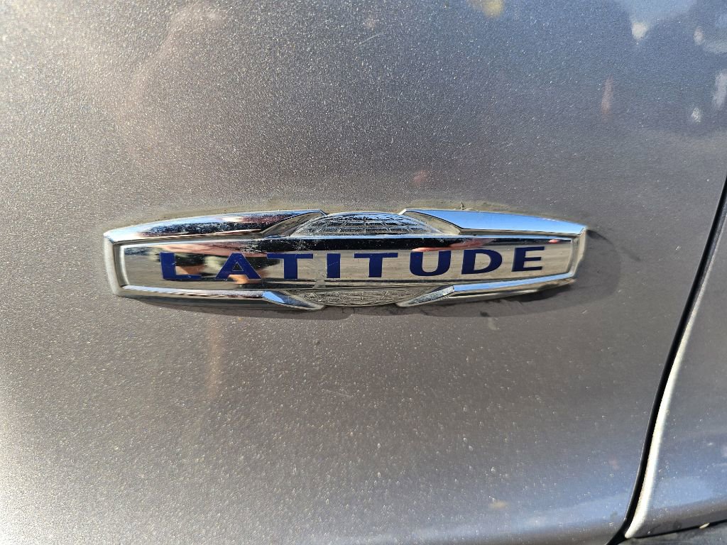 Used 2019 Jeep Cherokee Latitude w/ Popular Appearance Group image 15