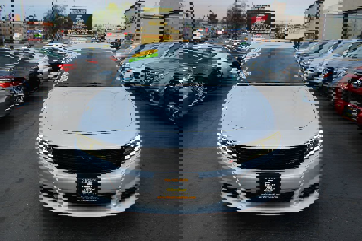 Used 2020 Dodge Charger SXT image 3