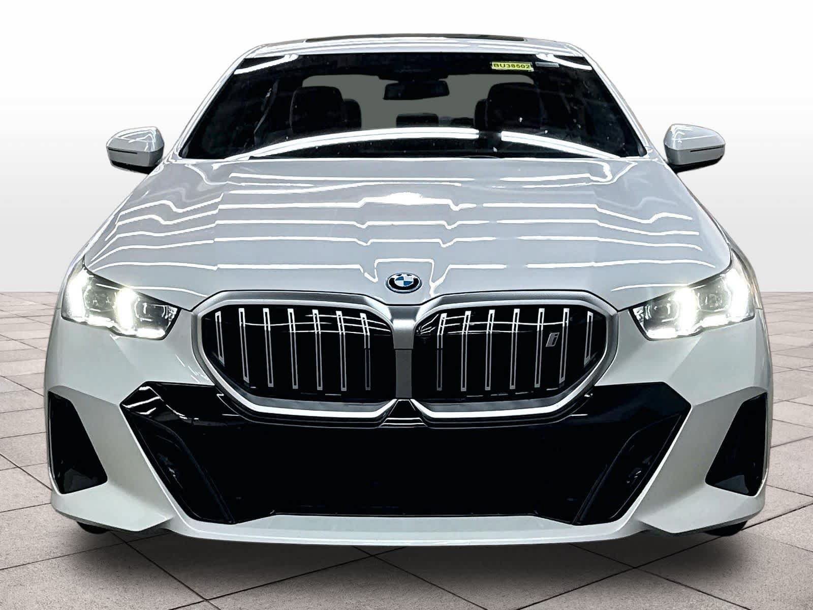 Used 2026 BMW i5 eDrive40 w/ M Sport Package RWD image 3