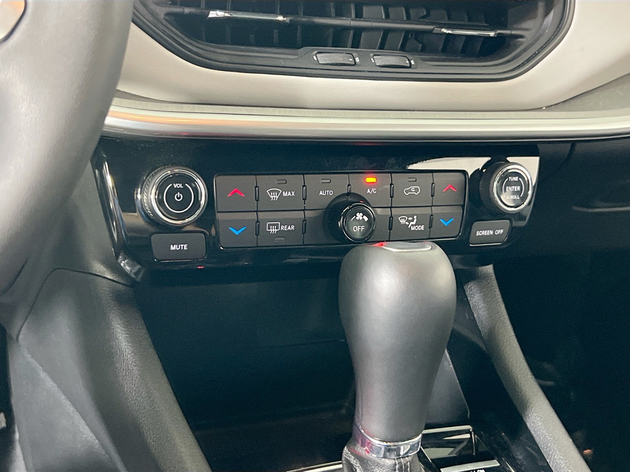 Used 2025 Jeep Compass Limited w/ Sun & Sound Group AWD/4WD image 15