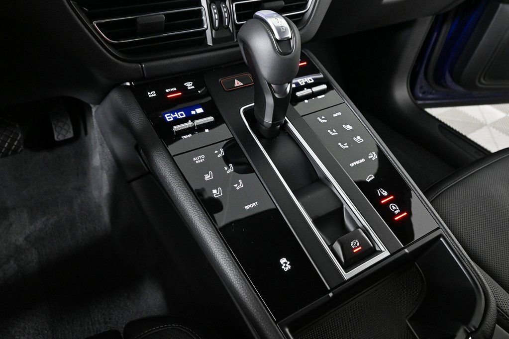 Used 2025 Porsche Macan image 19