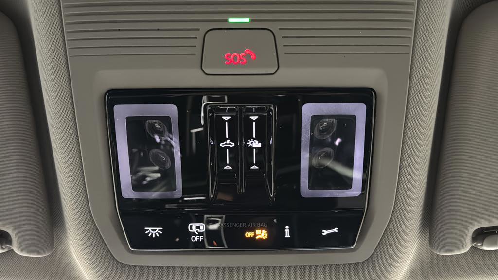 Used 2025 Volkswagen Atlas Peak Edition SE image 33