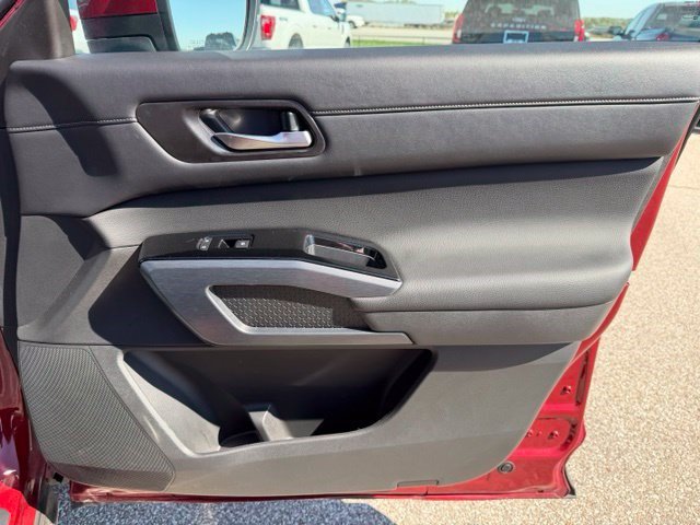 Used 2024 Nissan Pathfinder SL AWD/4WD image 40