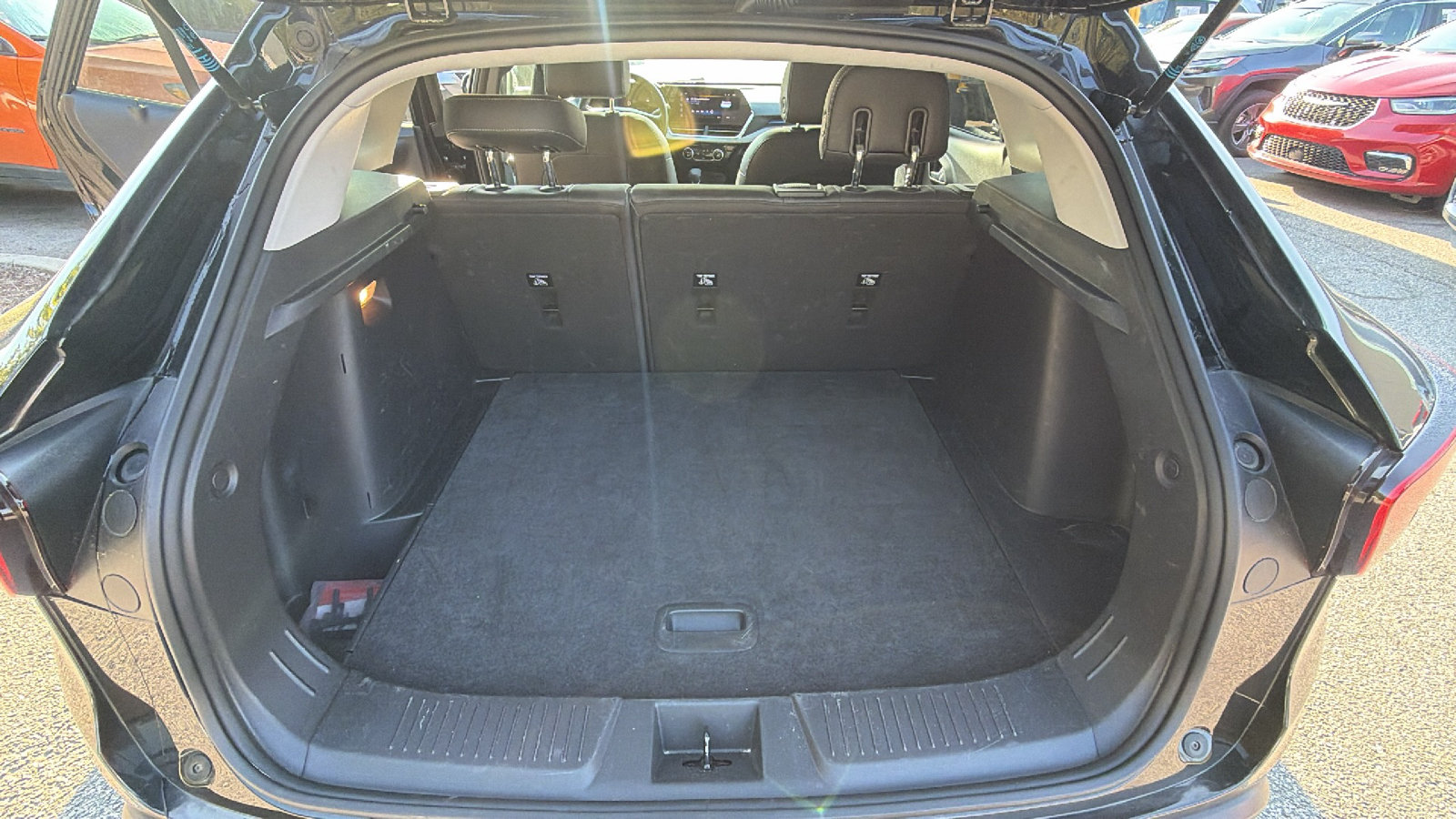 Used 2025 Chevrolet Trax LT FWD image 13