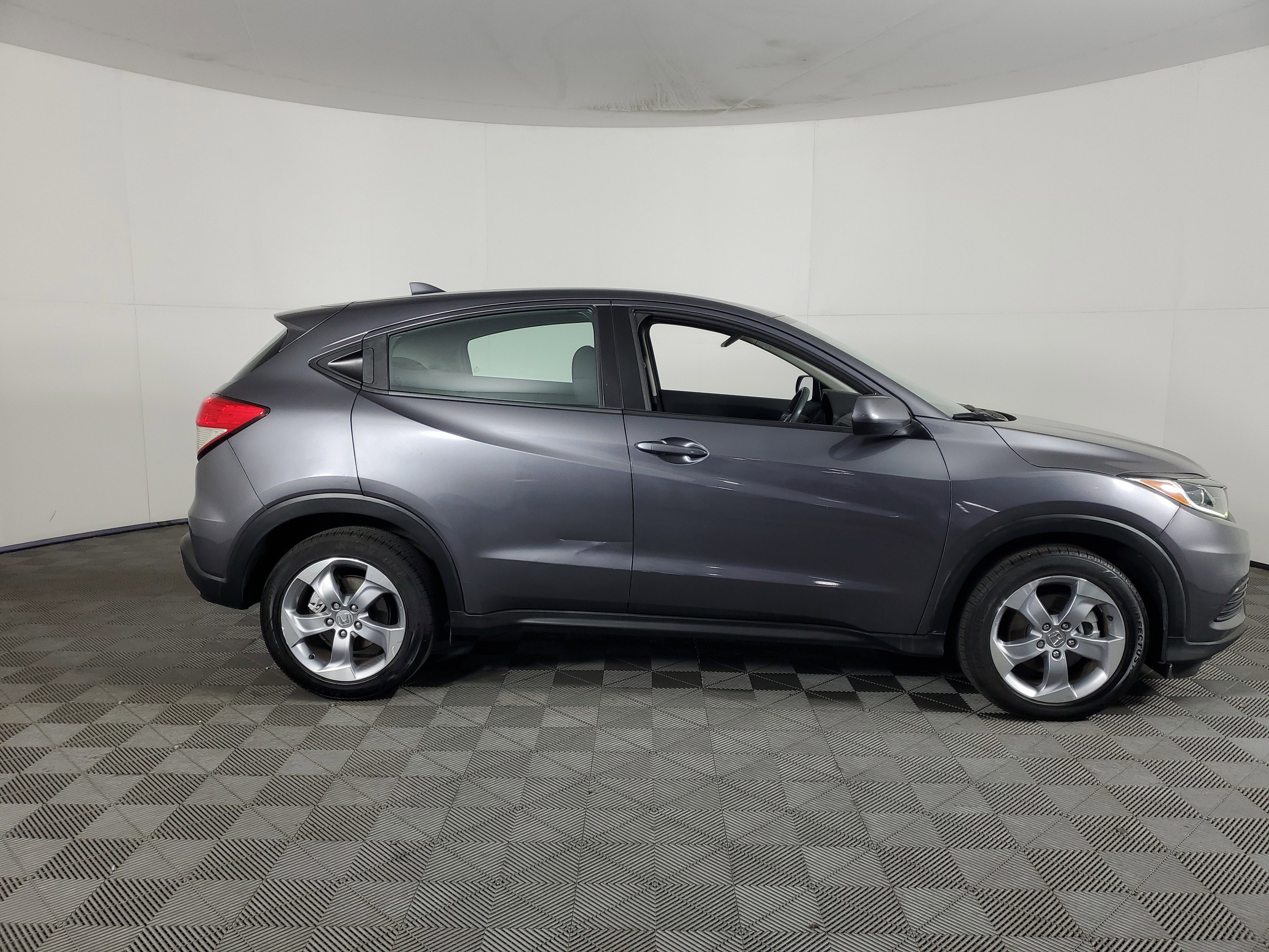 Used 2021 Honda HR-V LX image 3