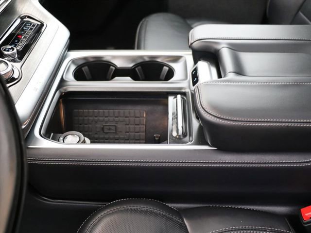 Used 2025 Ford Expedition Platinum image 29