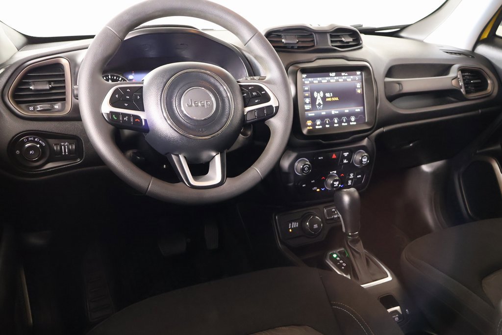 Used 2023 Jeep Renegade Latitude image 2