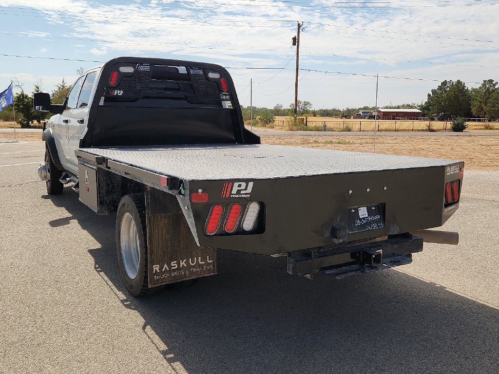 Used 2024 RAM 5500 Tradesman w/ Chrome Appearance Group AWD/4WD image 3