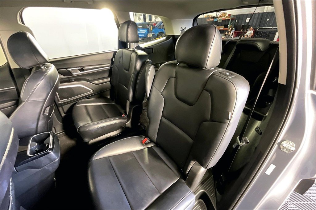 Used 2025 Kia Telluride S FWD image 32