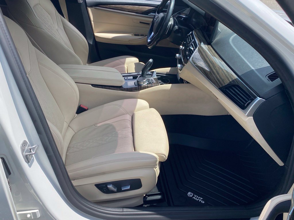 Used 2021 BMW 530i w/ Convenience Package RWD image 14