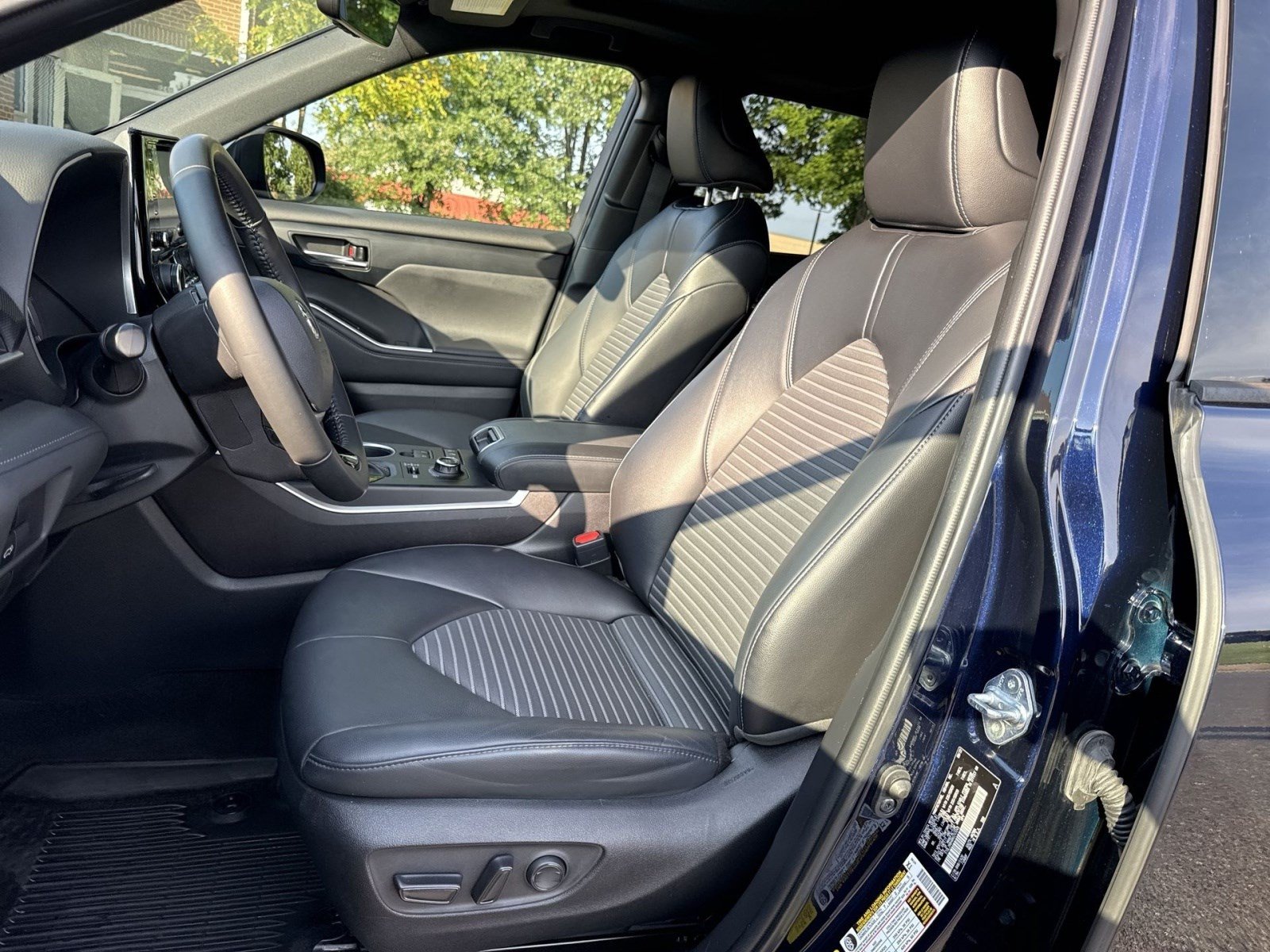 Used 2022 Toyota Highlander XSE AWD/4WD image 12
