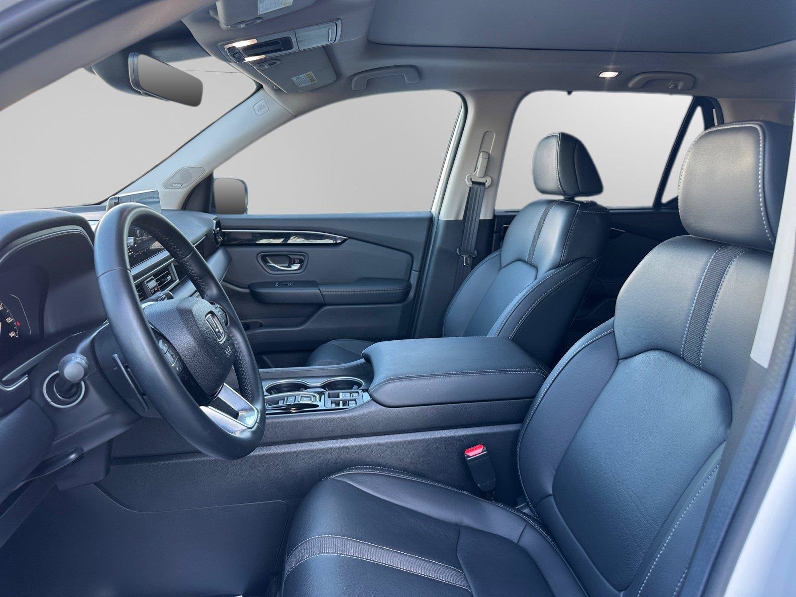 Used 2025 Honda Pilot Touring image 11