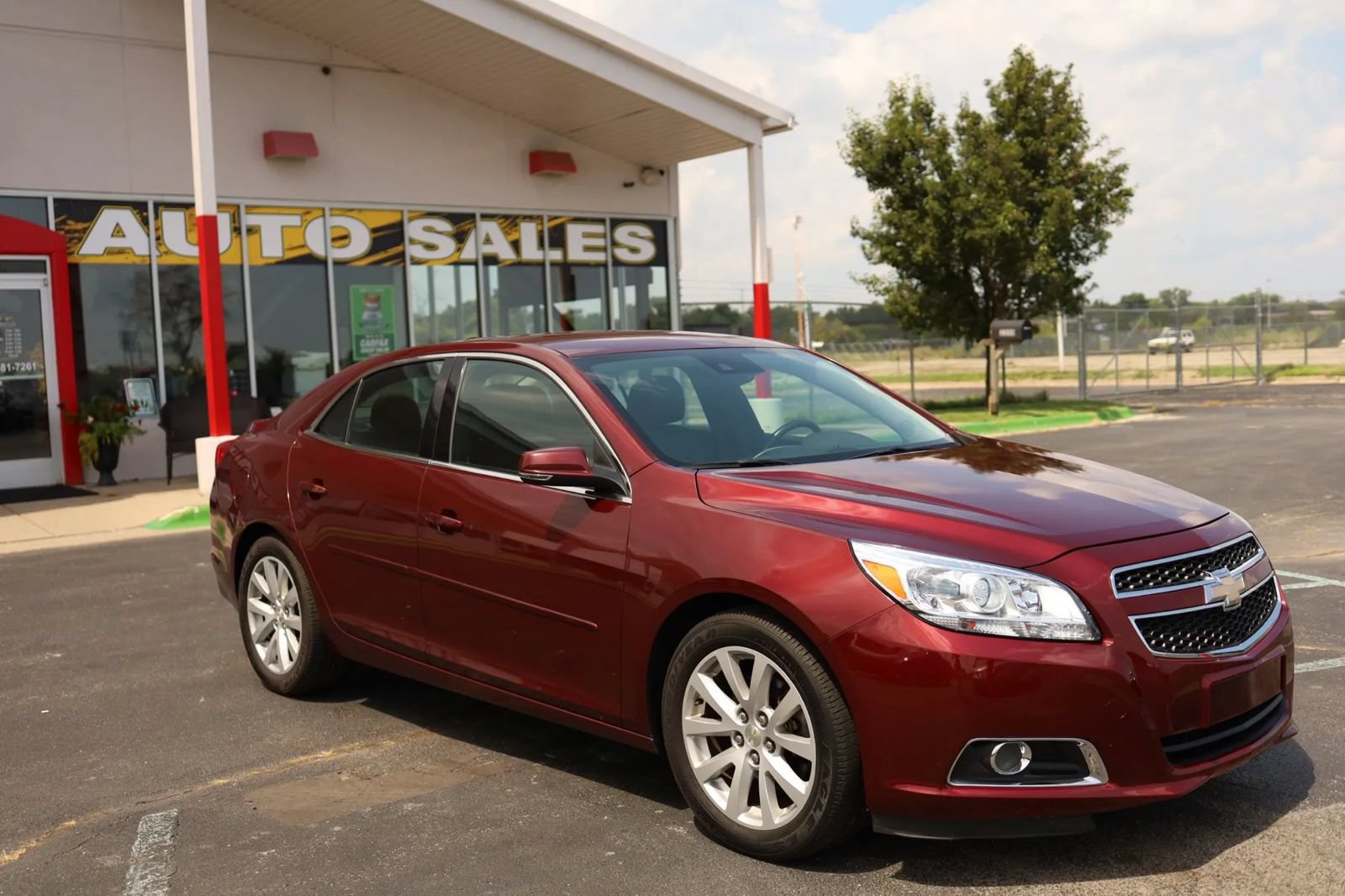 Used 2015 Chevrolet Malibu LT w/ Leather Package FWD image 3