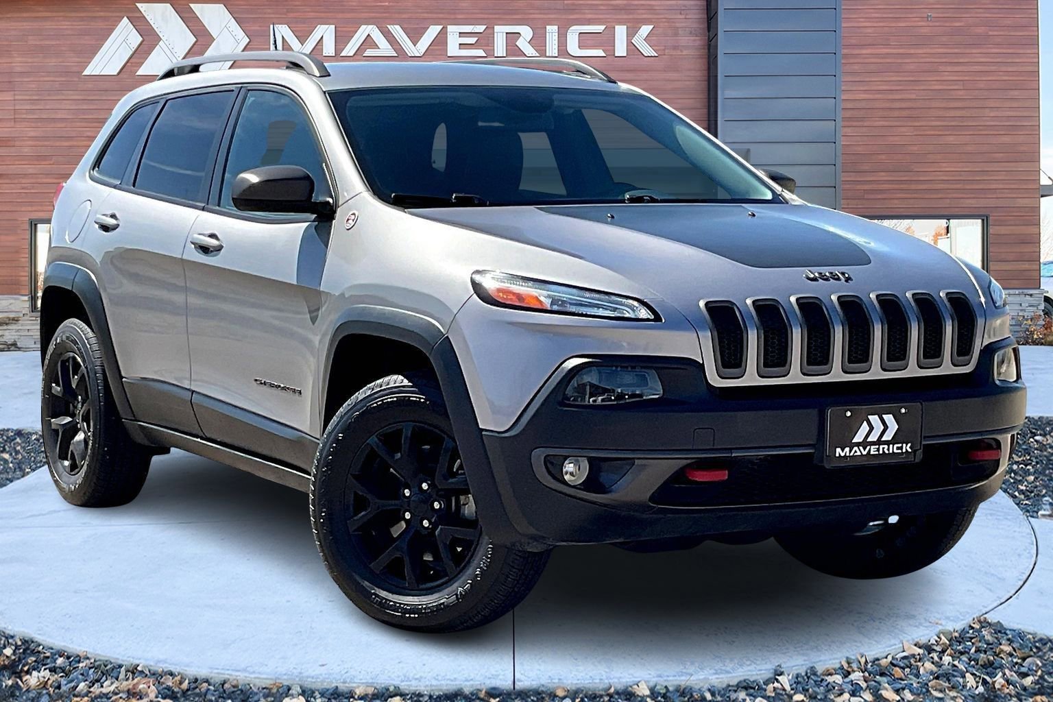 Used 2016 Jeep Cherokee Trailhawk image 1
