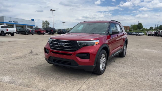 Used 2024 Ford Explorer XLT AWD/4WD image 4