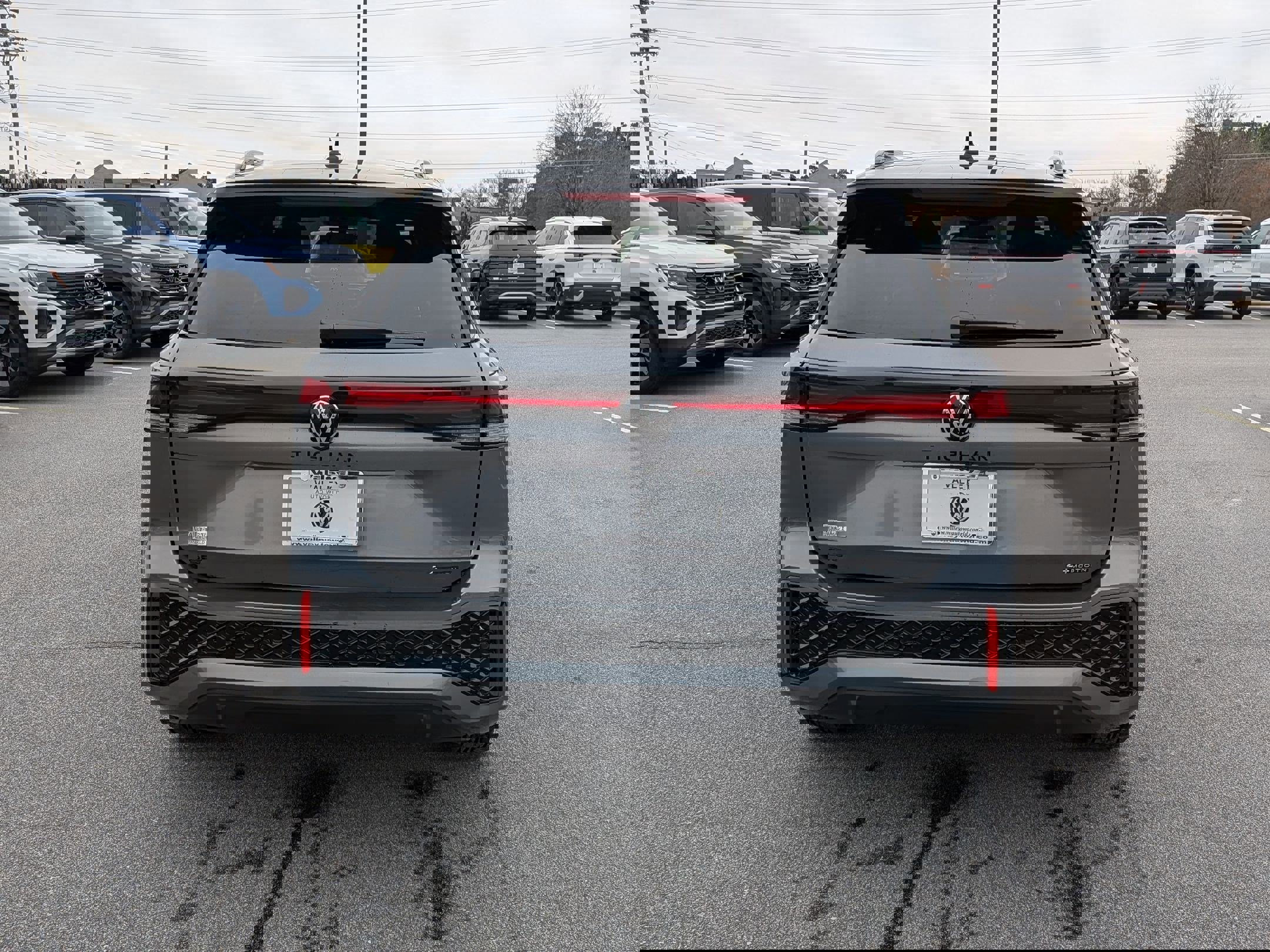 Used 2025 Volkswagen Tiguan SE R-Line image 4