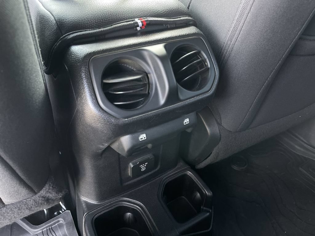 Used 2018 Jeep Wrangler Unlimited Sahara AWD/4WD image 20