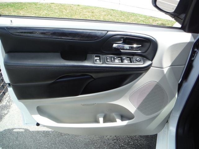 Certified 2019 Dodge Grand Caravan SE FWD image 12