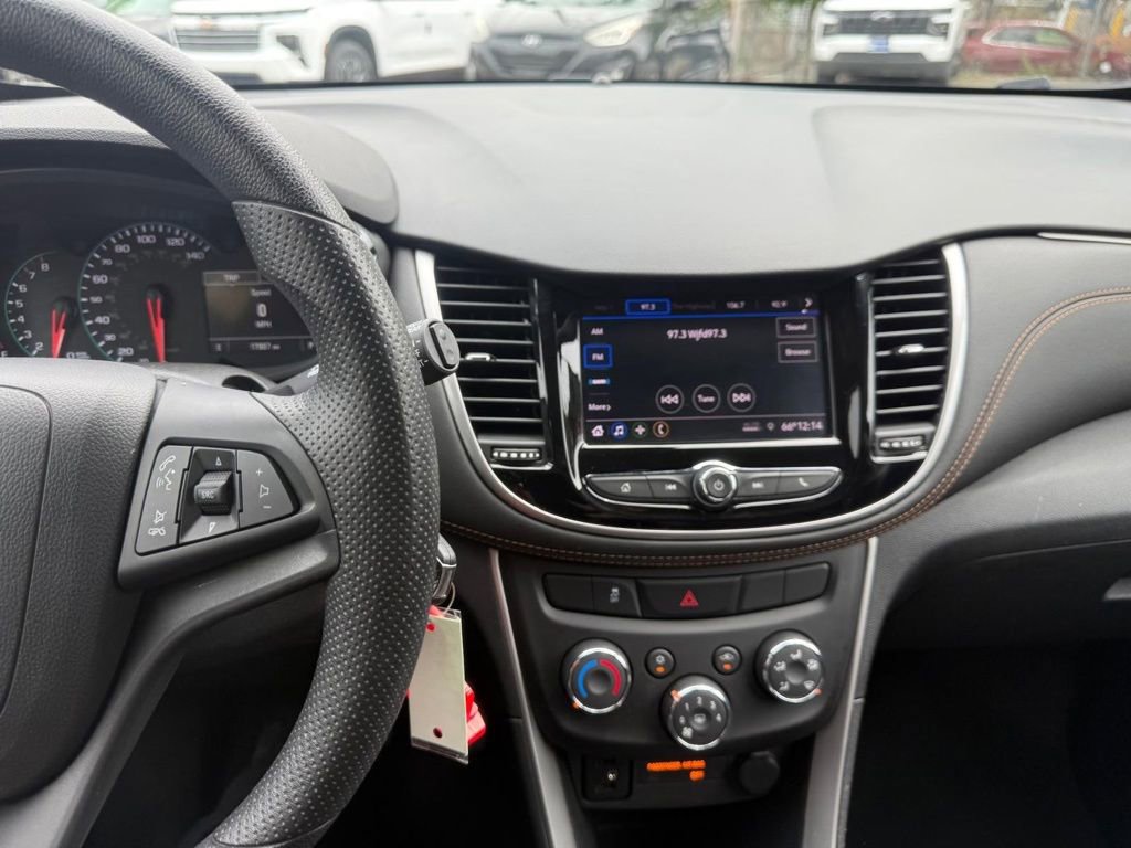 Used 2022 Chevrolet Trax LT AWD/4WD image 25