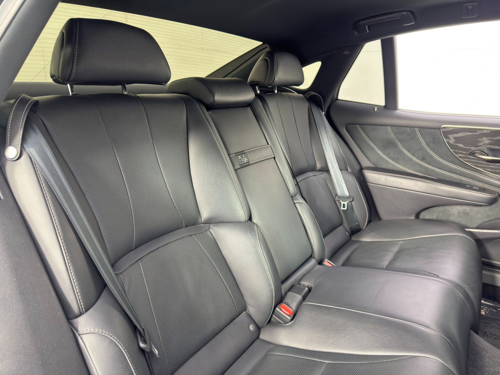 Used 2021 Lexus LS 500 w/ Cold Weather Package (CK) RWD image 42