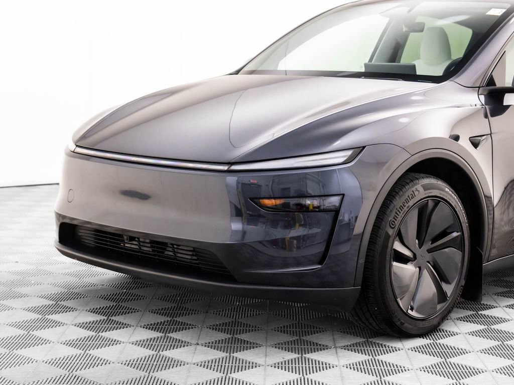 Used 2026 Tesla Model Y 2WD image 36