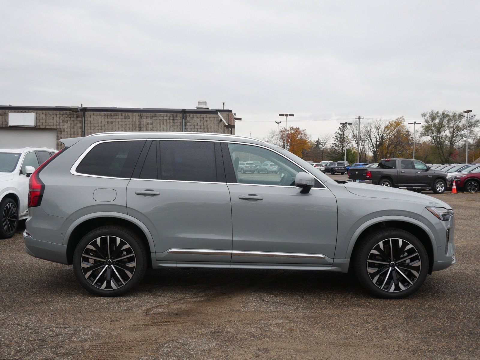 New 2026 Volvo XC90 B6 Plus w/ Protection Package Premier AWD/4WD image 2