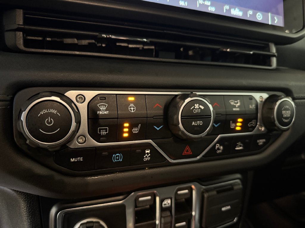 Used 2024 Jeep Wrangler High Altitude AWD/4WD image 30