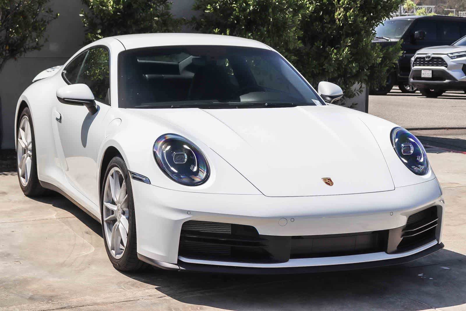 Used 2025 Porsche 911 Carrera RWD image 3