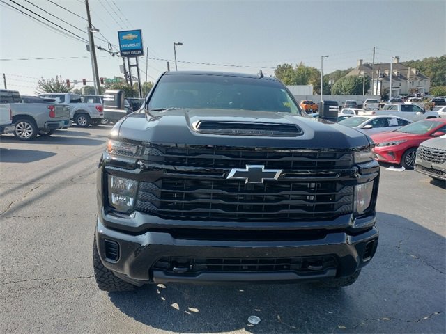 Used 2024 Chevrolet Silverado 2500 Custom w/ Custom Value Package image 2