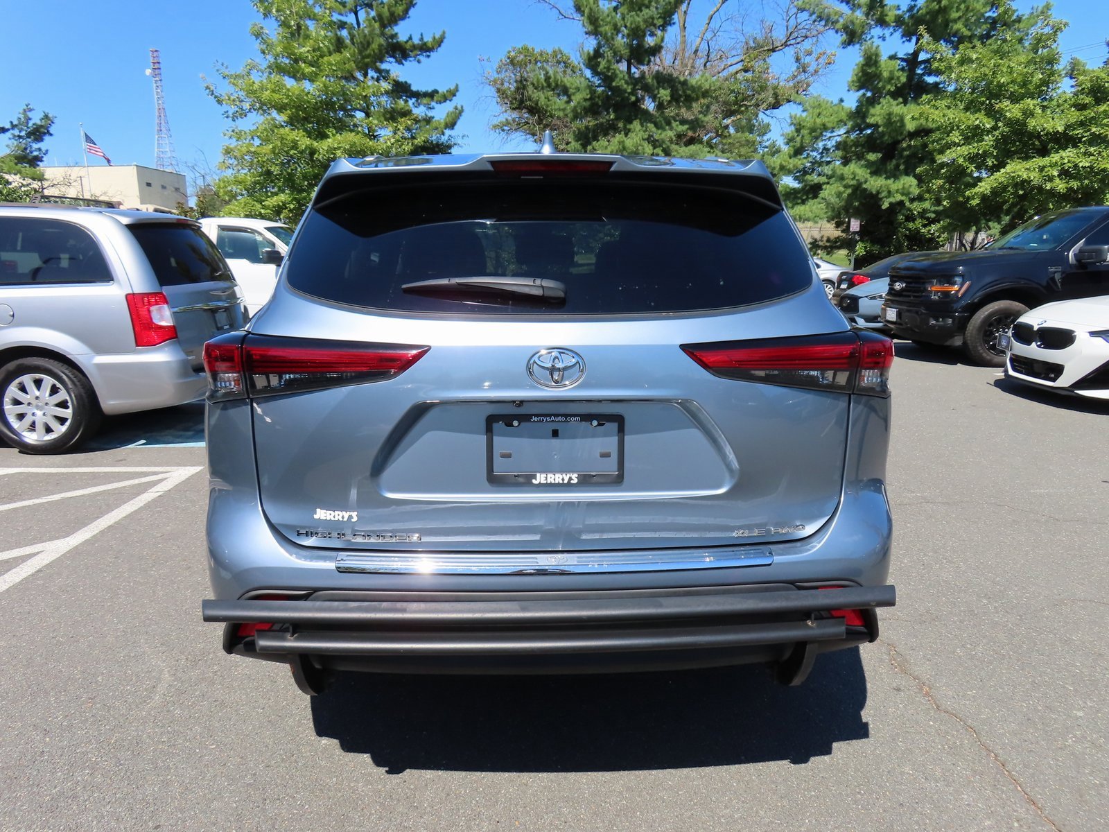 Used 2022 Toyota Highlander XLE image 6