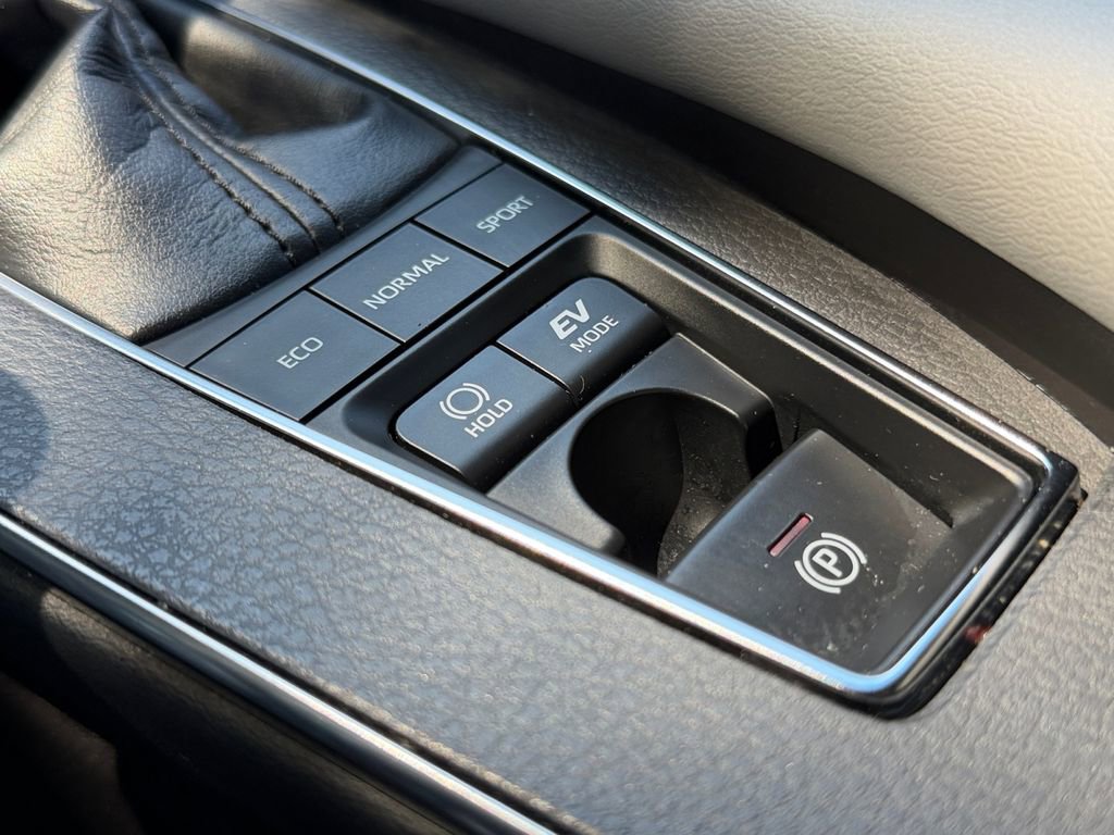 Certified 2020 Toyota Avalon XLE w/ Moonroof Package image 25