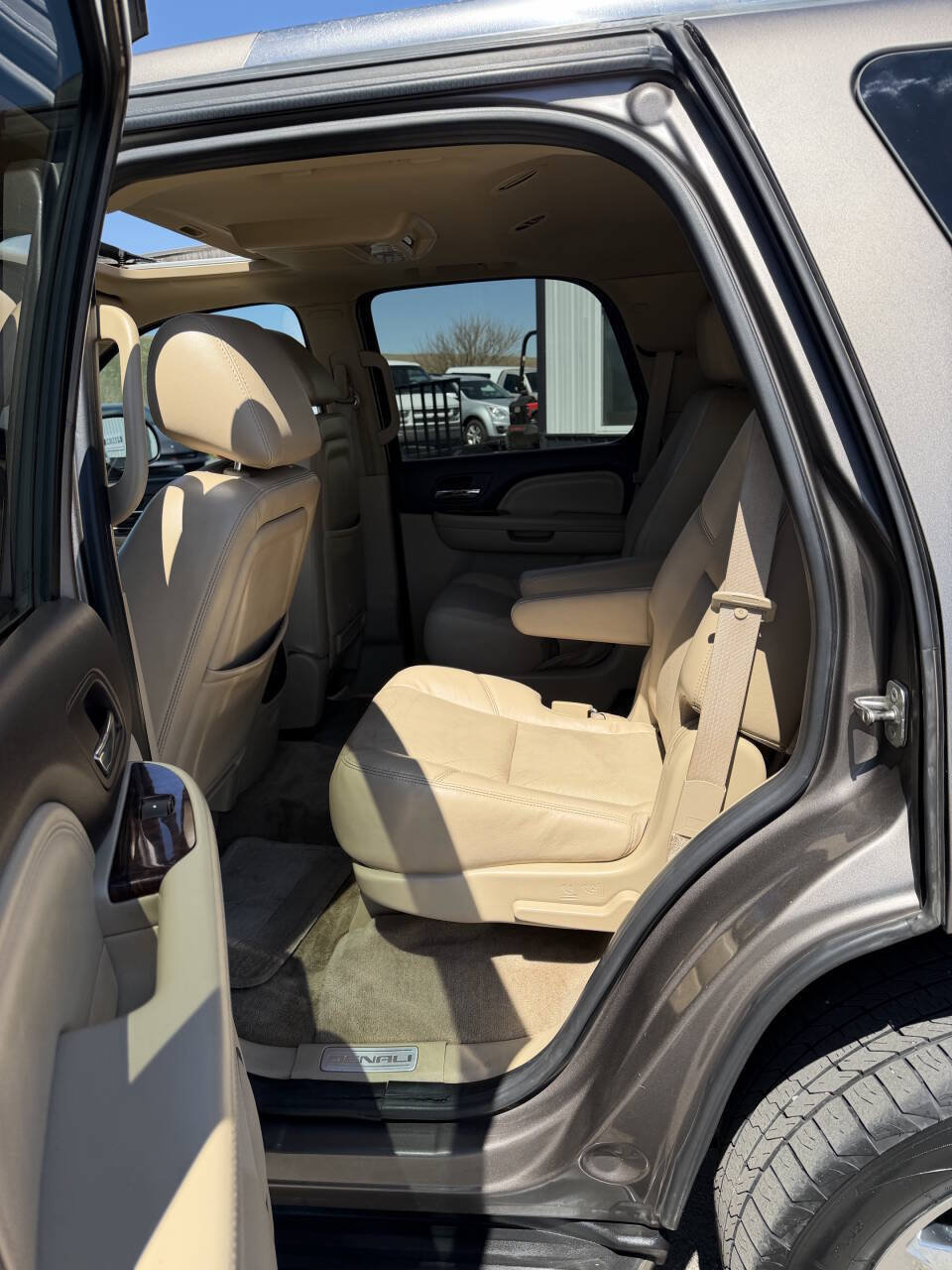 Used 2011 GMC Yukon Denali AWD/4WD image 15