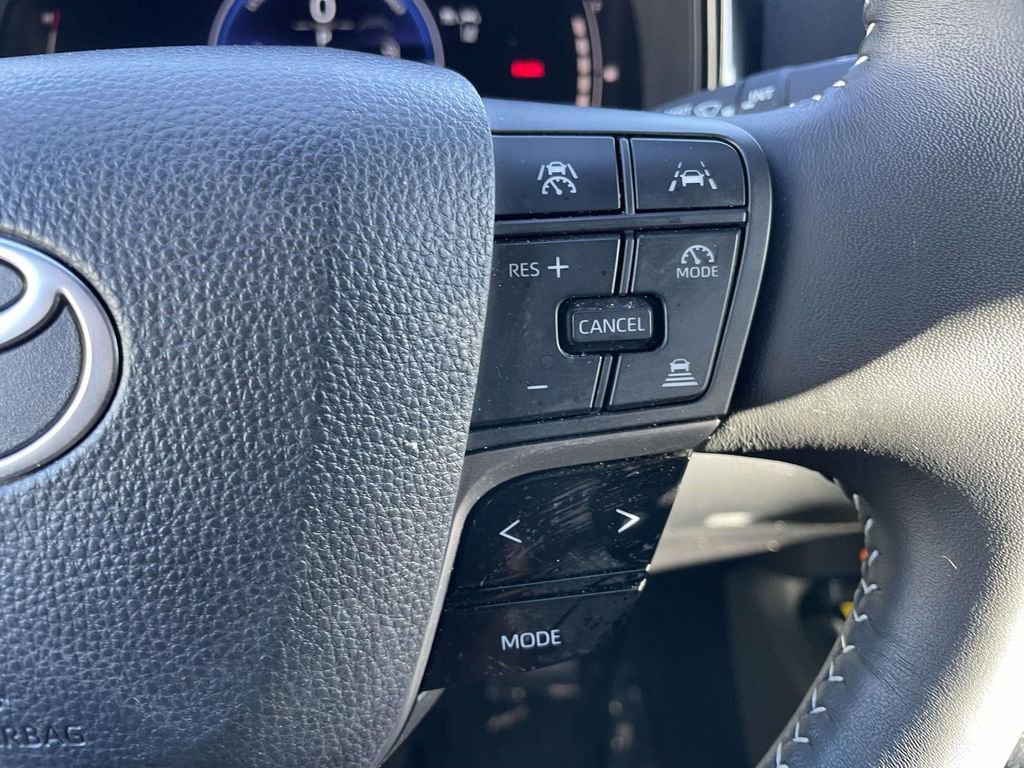 Used 2025 Toyota Camry SE image 32