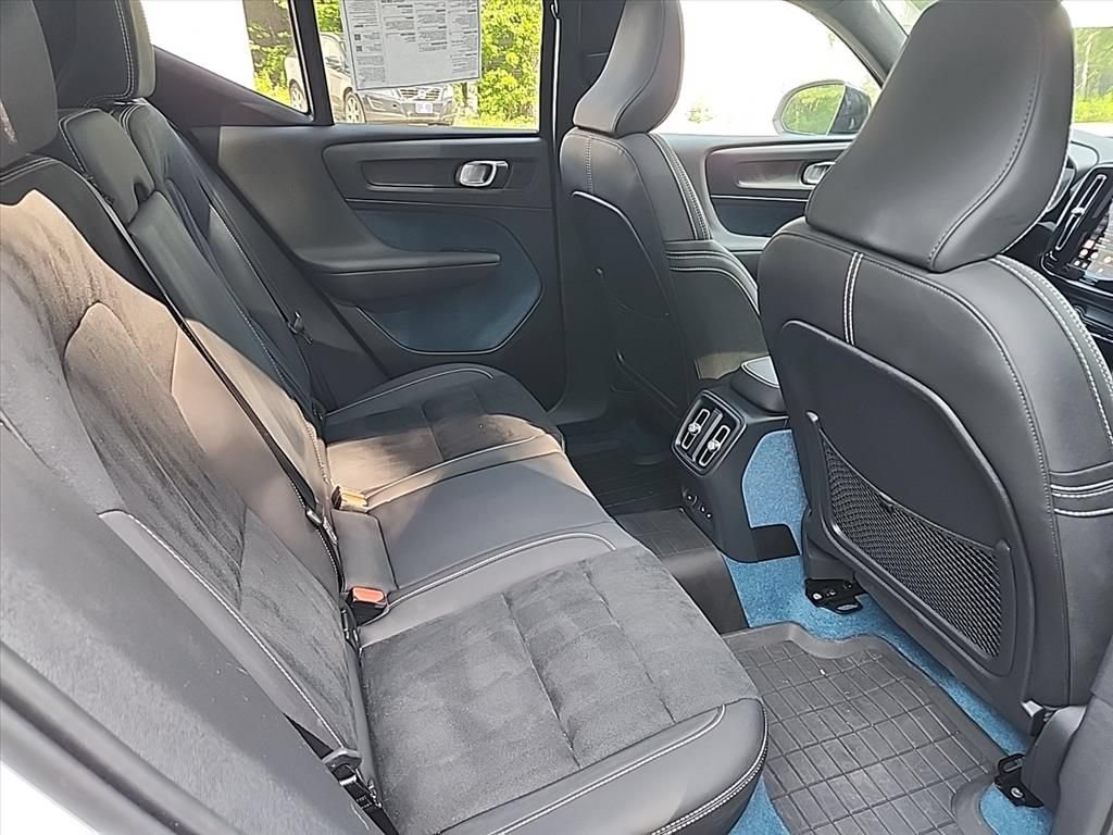 Certified 2024 Volvo XC40 Recharge Ultimate w/ Protection Package Premier AWD/4WD image 32