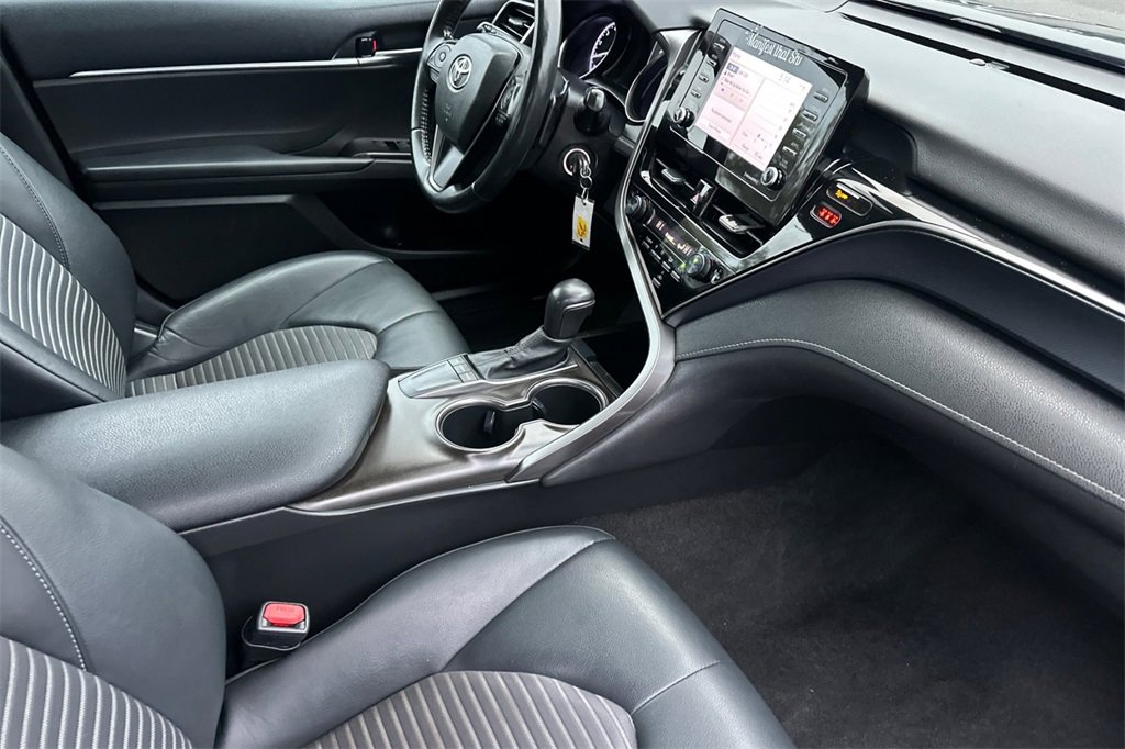Used 2022 Toyota Camry SE image 18