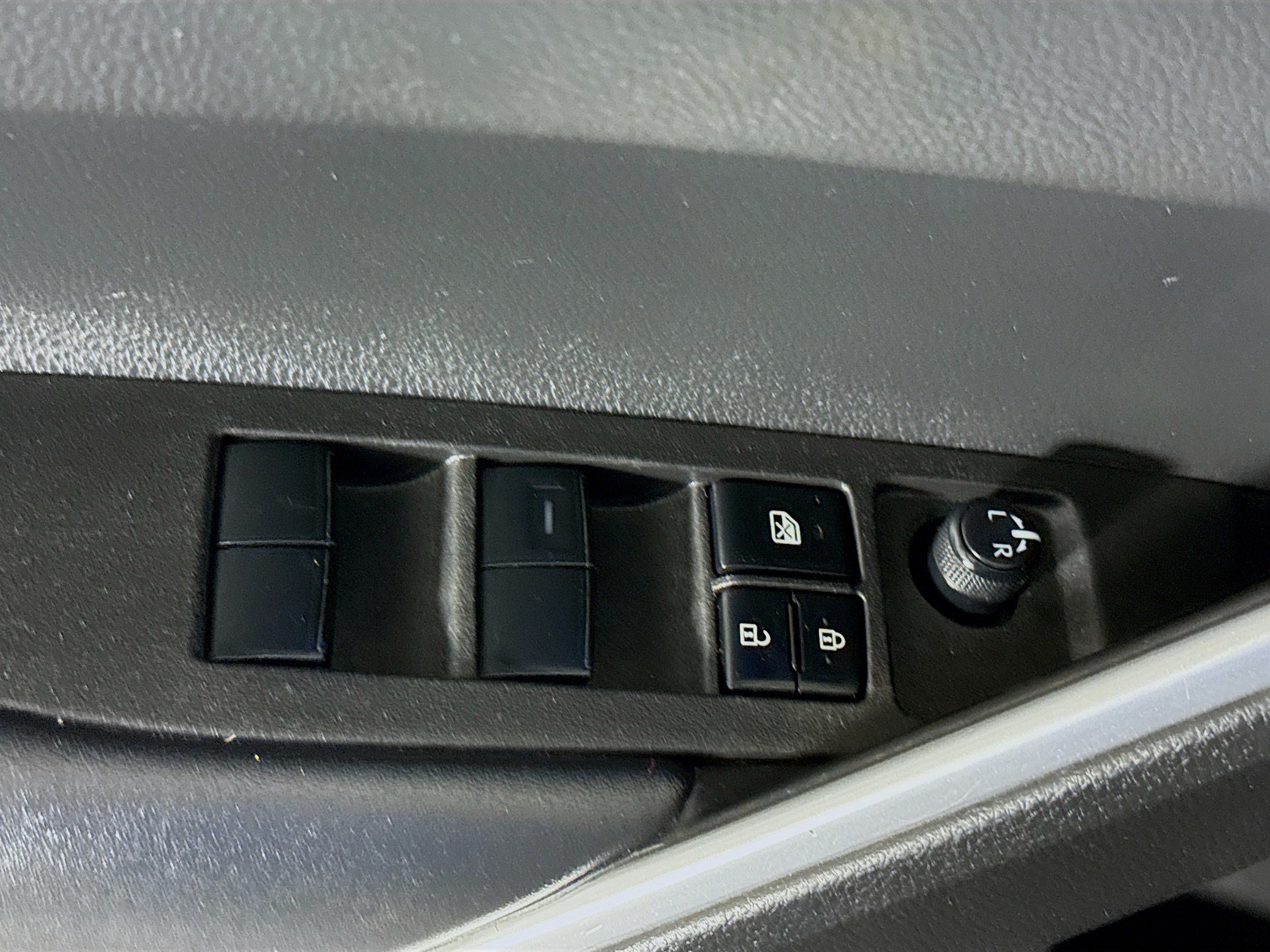 Used 2022 Toyota Corolla Cross XLE FWD image 24