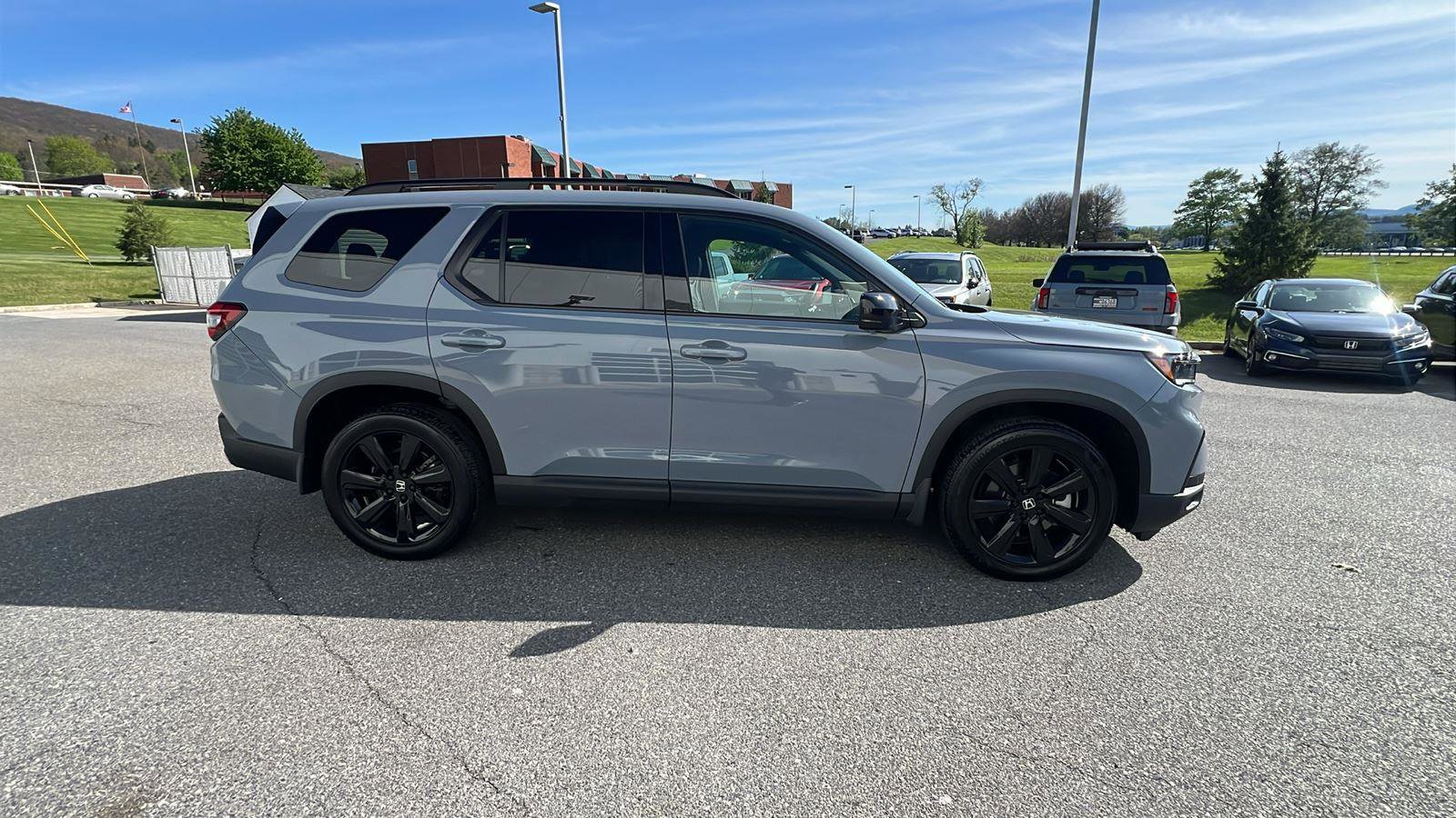 Certified 2025 Honda Pilot Black Edition image 3