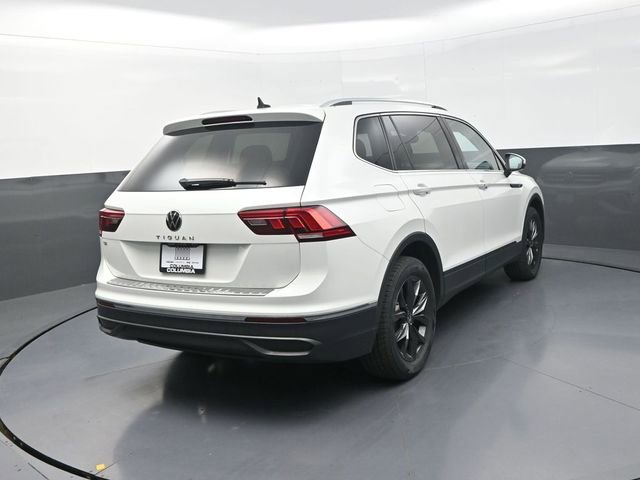 Used 2023 Volkswagen Tiguan SE w/ Panoramic Sunroof Package image 10