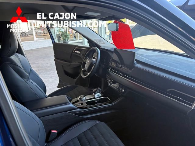 Used 2025 Mitsubishi Outlander SE image 23