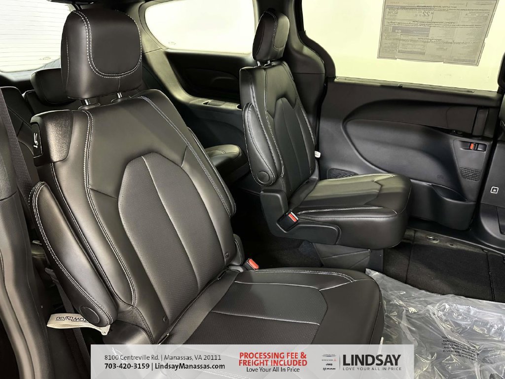 New 2026 Chrysler Pacifica Select w/ S Appearance Package FWD image 13