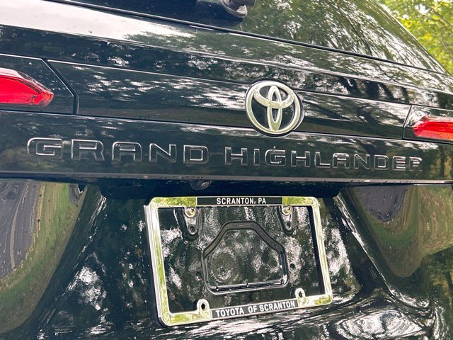 Used 2024 Toyota Grand Highlander AWD image 64