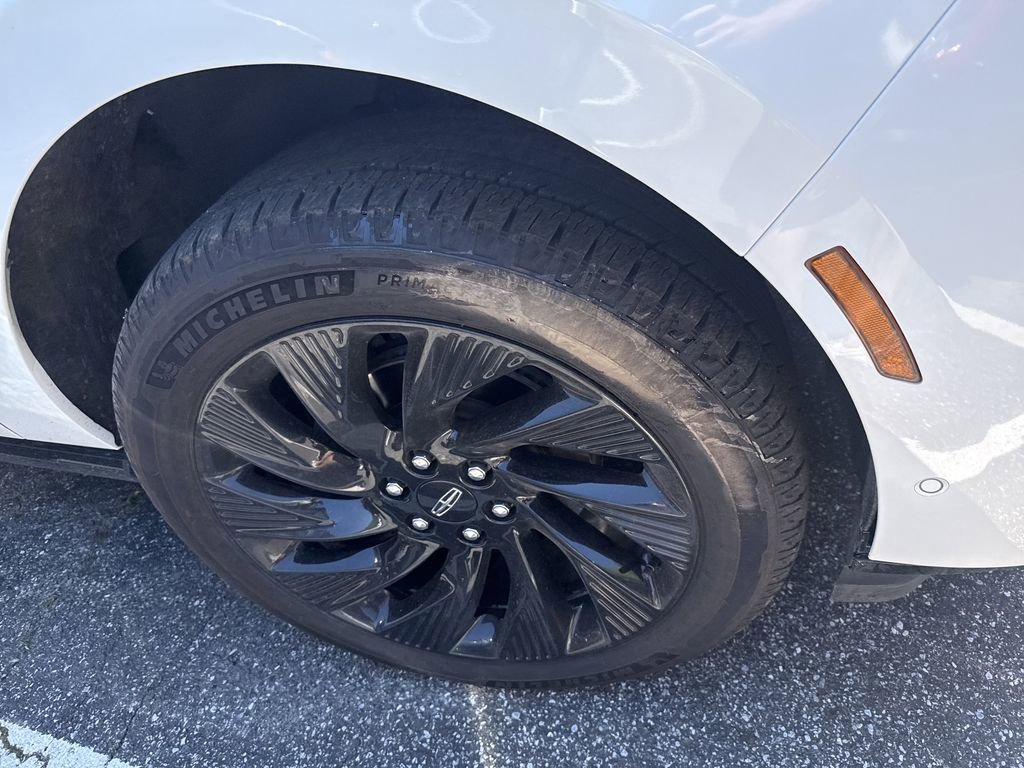 Used 2025 Lincoln Navigator Reserve w/ Jet Appearance Package image 2